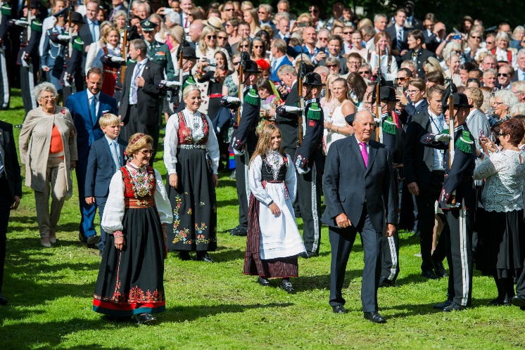 Oslo  20160901.
Kong Harald og dronning Sonja inviterer til hageselskap i Dronningparken. Kronprins Haakon, kronprinsesse Mette-Marit, prins Sverre-Magnus, prinsesse Ingrid Alexandra og prinsesses Astrid deltar også i selskapet hvor 1500 mennesker er invitert.

Foto: Fredrik Varfjell / NTB scanpix